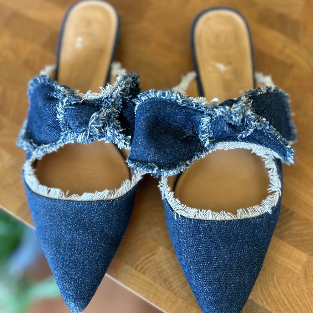 Bill Blass Denim Blue Women's Mules with Bow - size 9.5